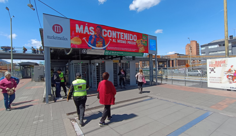 Pantalla LED en Estación Heroes