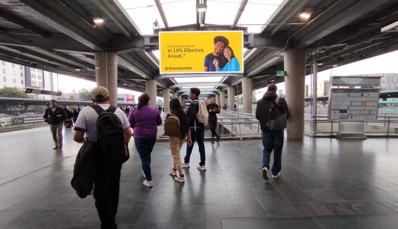 Pantalla LED En Transmilenio Portal Dorado