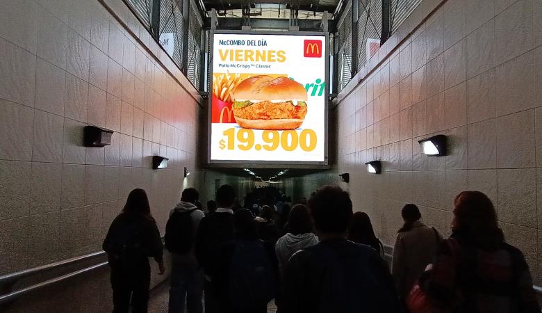 Pantalla LED En Transmilenio Estación universidades