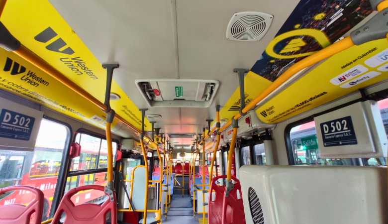 Publicidad en Transmilenio interior de buses